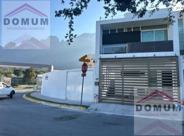 Casa · 219m² · 4 Recámaras · 2 Estacionamientos · Casa en Venta en Cumbres Allegro