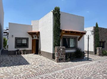 Casa de 3 habitaciones, San Miguel de Allende · Moderna Pero Acogedora Casa en Condominio en San Miguel de Allende