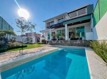 Casa · 271m² · 3 Recámaras · 4 Estacionamientos · Casa en Privada con Alberca y Jardín en Lomas de Tzompantle
