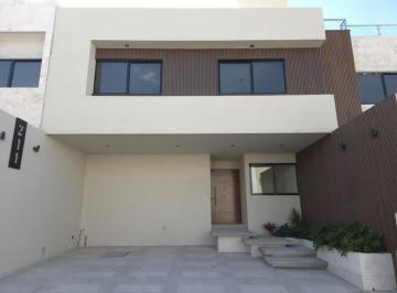 Casa · 286m² · 2 Estacionamientos · Casa en Venta