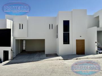 Casa · 186m² · 3 Recámaras · 2 Estacionamientos · Casa en Venta Cerca de Plaza Punto Guadiana, Balcon de Tapias