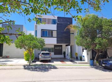 Casa · 302m² · 3 Recámaras · 2 Estacionamientos · Casa en Venta en Ruscello Jesus María