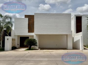 Casa · 383m² · 3 Recámaras · 2 Estacionamientos · Casa en Venta Cerca de Club Campestre y Colegio Americano, Frac. Privanzas