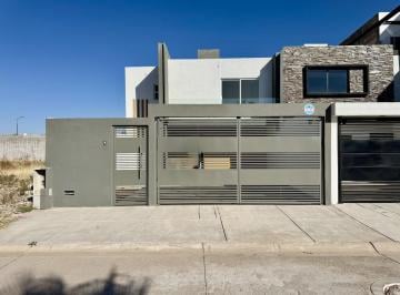 Casa · 168m² · 3 Recámaras · 2 Estacionamientos · Casa en Fraccionamiento Cortijo Residencial