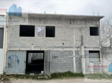 Casa · 319m² · 5 Recámaras · 3 Estacionamientos · Casa en Venta en Obra Gris
