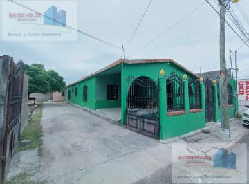 Casa · 348m² · 4 Recámaras · 8 Estacionamientos · Casa en Venta con Terreno Av Mil Cumbres, Col. Cumbres en Reynosa.