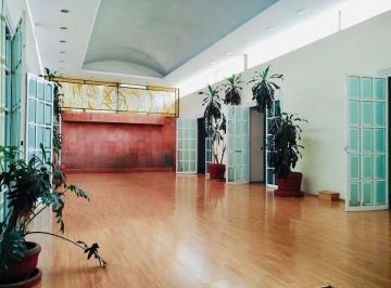 Casa · 2118m² · 3 Estacionamientos · Edificio en Venta Colegio Bodega Escuela Hospital