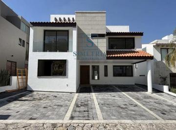 Casa · 430m² · 5 Recámaras · 6 Estacionamientos · Residencia Nueva en Venta * Residencial Puerta Grande