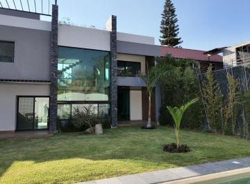Casa · 282m² · 4 Recámaras · 3 Estacionamientos · Casa en Venta en Fraccionamiento Burgos Bugambilias