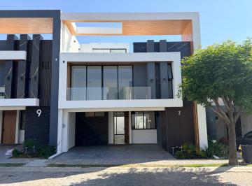 Casa · 289m² · 3 Recámaras · 2 Estacionamientos · Casa en Venta Frente Al Nuevo Chedraui en Lomas de Angelopolis!