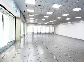 Local comercial · 242m² · 8 Estacionamientos · Local, Consultorio U Oficina en Renta en Planta Baja en Prol. Luis Pasteur, Querétaro