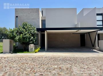 Casa · 315m² · 3 Recámaras · 3 Estacionamientos · Casa en Renta en Lomas del Campanario Norte Condominio Santa Oliva