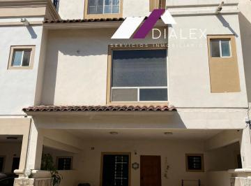 Casa · 196m² · Casa Venta Tipo Towne House Col. Pedregal de La Huasteca - 3 Niveles en Santa Catarina