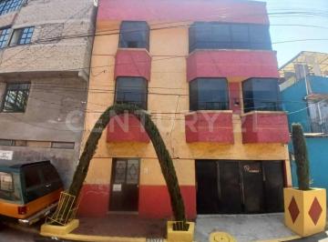 Casa · 389m² · 6 Recámaras · 3 Estacionamientos · Casa en Venta Col. Ramos Millan
