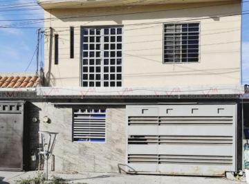 Casa · 170m² · 4 Recámaras · 1 Estacionamiento · Casa en Venta en Portal de Juárez