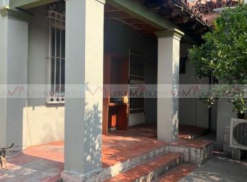 Casa · 225m² · 6 Recámaras · 3 Estacionamientos · Casa en Venta en Monterrey
