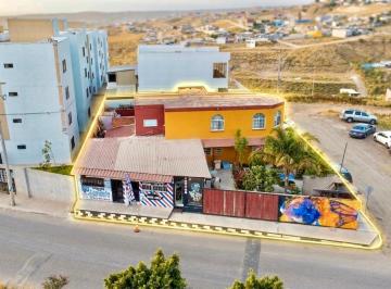 Casa · 320m² · 4 Recámaras · 3 Estacionamientos · Casa Mariposa 4 Recámaras con Espacios Comerciales y Gran Ubicación en Rosarito - (4)