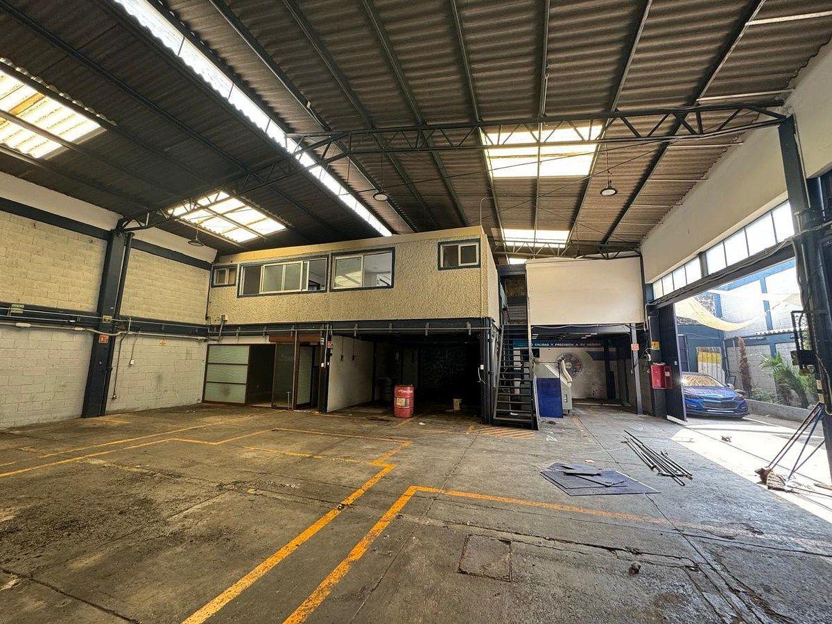 Excelente Bodega con Oficinas