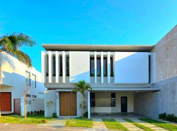 Casa de 4 habitaciones, Alvarado · Casa en Venta 4 Recámaras, Estudio y Alberca en Punta Tiburón Sobre La Riviera Veracruzana