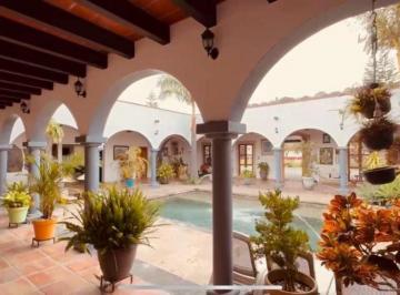 Villa de 6 habitaciones, Zapopan · Hermosa Hacienda en Venta