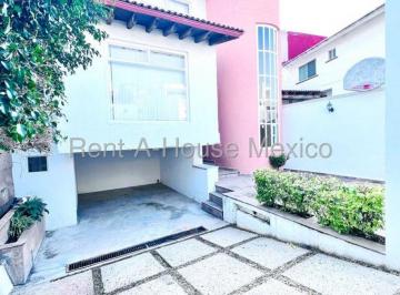 Casa de 3 habitaciones, Querétaro · Venta Casa Milenio III con Estudio, Área de Tv, Cuarto de Servicio, 3 Recámaras