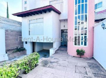 Casa de 3 habitaciones, Querétaro · Venta Casa Milenio III con Estudio, Área de Tv, Cuarto de Servicio, 3 Recámaras