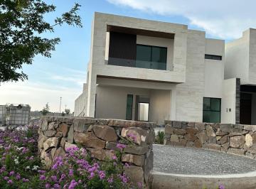 Casa · 285m² · 4 Recámaras · 2 Estacionamientos · Casa en Fraccionamiento Seterra Residencial