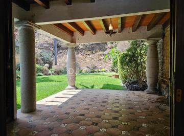 Casa de 3 habitaciones, Cuernavaca · Renta Casa con Jardín en La Cañada, Cuernavaca · Arquitectura con Carácter en Comunidad Privada.