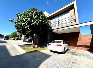 Casa de 3 habitaciones, León · Casa en Renta en Lomas del Molino II con 3 Recámaras con Baño Cada Una
