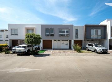 Casa en condominio · 174m² · 3 Recámaras · 2 Estacionamientos · Casa en Venta en Coto Acanthia en Solares Residencial