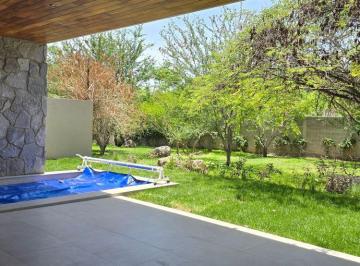 Casa de 4 habitaciones, Querétaro · Casa en Venta en Altozano Querétaro con Alberca