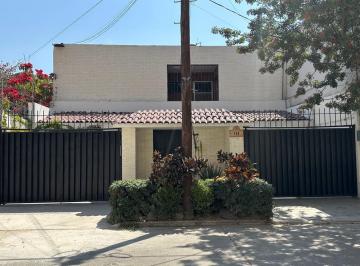 Casa · 270m² · 3 Recámaras · 2 Estacionamientos · Casa en Renta en Jardines del Moral, Ideal Para Oficinas