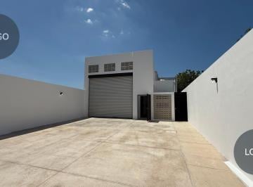 Bodega comercial · 370m² · 4 Estacionamientos · Renta de Bodega Comercial de 370 m² en Roble, Mérida