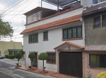 Casa de 5 habitaciones, Gustavo A. Madero · Casa en Venta en Av 545