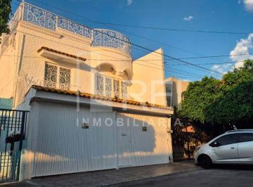 Casa · 220m² · 3 Recámaras · 2 Estacionamientos - REI INMOBILIARIA · Casa en Venta Colonia Monumental Guadalajara