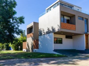 Casa en condominio de 3 habitaciones, Zapopan · Casa en Venta Coto Romanos 2 Valle Imperial