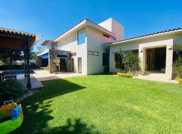 Casa · 435m² · 4 Recámaras · 5 Estacionamientos · Casa en Fraccionamiento en Paraíso Country Club, Emiliano Zapata, Morelos