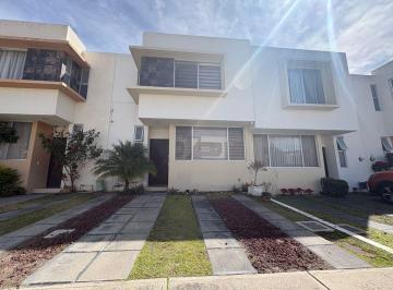 Casa en condominio · 120m² · 3 Recámaras · 2 Estacionamientos · Casa en Renta en Arrayanes Habitat, Zapopan