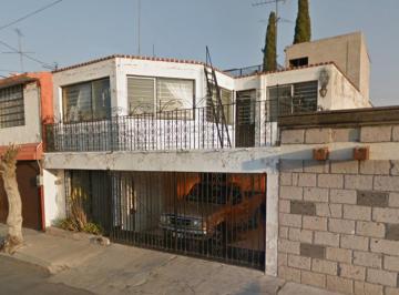 Casa de 3 habitaciones, Celaya · Casa en Venta en Luciomarmolejo137, Zona de Oro Celaya Guanajuato