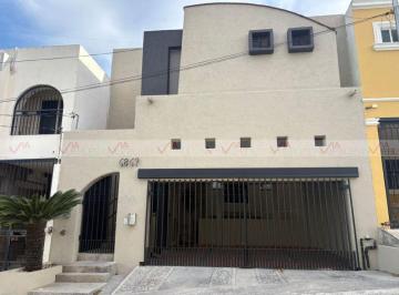 Casa · 320m² · 3 Recámaras · 2 Estacionamientos · Casa en Renta en Monterrey