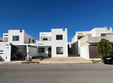 Casa de 3 habitaciones, Mérida · Casa con 220 m² Superficie de Terreno, 3 Recámaras en Venta en Fraccionamiento Las Américas 2