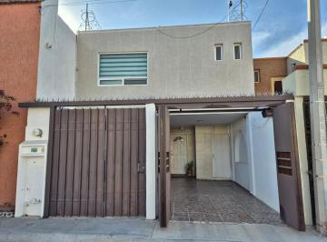 Casa · 158m² · 3 Recámaras · 1 Estacionamiento · Casa en Barrio de Santiago a 5 Min del Centro