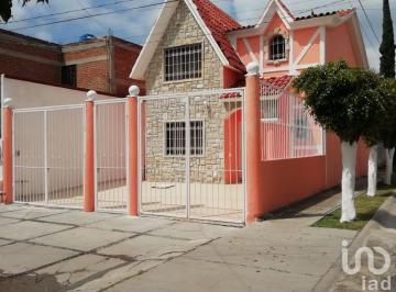 Casa · 120m² · 3 Recámaras · 2 Estacionamientos · Casa en Venta en Colonia San Ingancio, Leon Gto