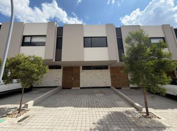 Casa · 150m² · 2 Recámaras · 2 Estacionamientos · Casa en Renta
