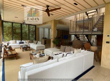 Casa · 500m² · 4 Recámaras · 2 Estacionamientos · Villa en Campo de Golf en La Riviera Maya