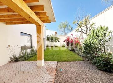 Casa de 3 habitaciones, Querétaro · Casa en Venta en Jurica de 1 Piso C/amplio Jardin