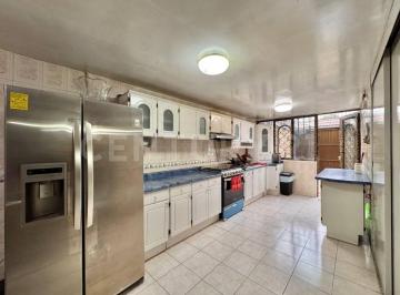 Casa · 297m² · 6 Recámaras · 3 Estacionamientos · Casa en Venta en Erasmo Castellanos Quinto, Educación Coyoacán Cdmx