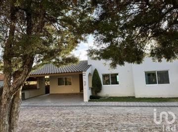 Casa · 250m² · 4 Recámaras · 2 Estacionamientos · Casa en Renta 1 Planta Trojes de Kristal Al Norte de Aguascalientes