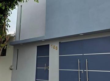 Casa · 167m² · 4 Recámaras · 1 Estacionamiento · Casa Remodelada de 4 Recámaras en Santa Fe, Cerca del Tec de Morelia
