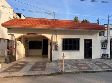 Casa · 307m² · 5 Recámaras · 2 Estacionamientos · Casa en Venta Col. Unidad Nacional